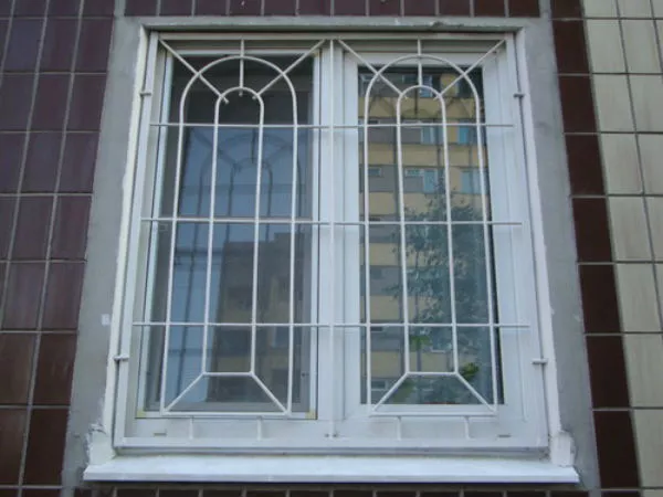Железные решетки и окна